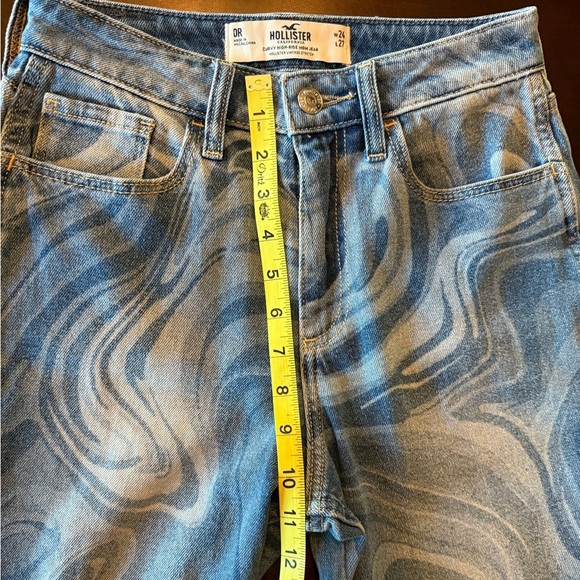 Hollister Women’s Curvy High-Rise Mom Blue Swirl Pattern Stretch Jeans W24 L27 - Picture 9 of 10